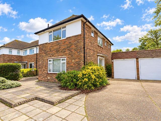 Courtlands Crescent, Banstead SM7, 2 bed maisonette to rent, £1,650 pcm | PrimeLocation