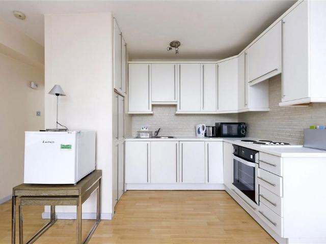 Courtleigh, London W8 Studio to rent £2,100 pcm £485 pw