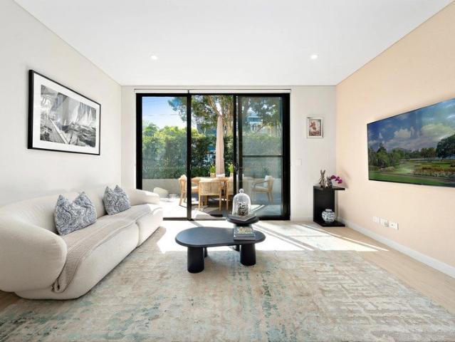 Courtyard Apartment in Near New 'Arena', 223 sqm on title