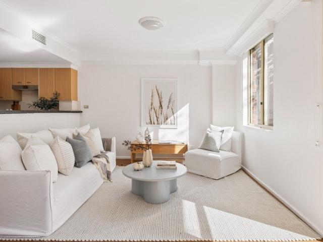 Courtyard apartment in resort style 'Somerset Mews'