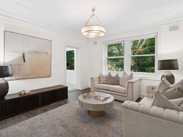 Courtyard Apartment In Superb Location