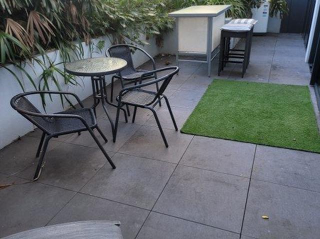 Courtyard apartment with garden and no street noise