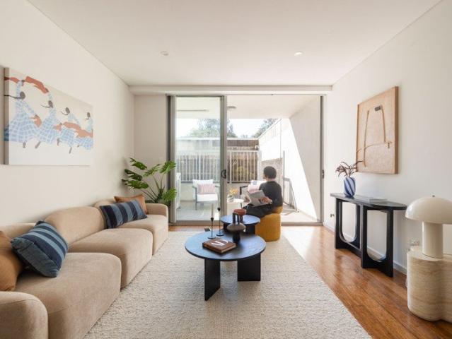 Courtyard apartment with unique house like ambience