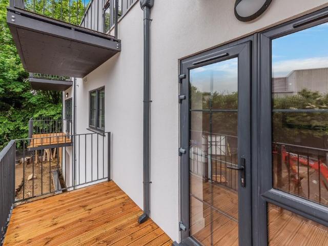 Courtyard Apartments, Croydon, CR0 2 bed flat to rent £1,825 pcm £421 pw