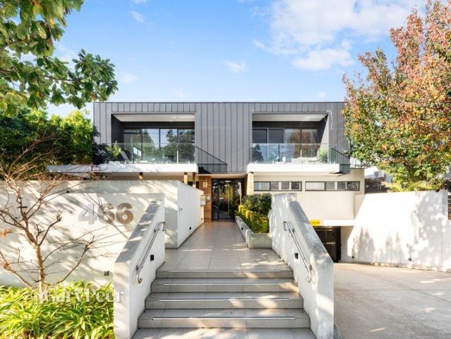 Courtyard entertainer with contemporary appeal