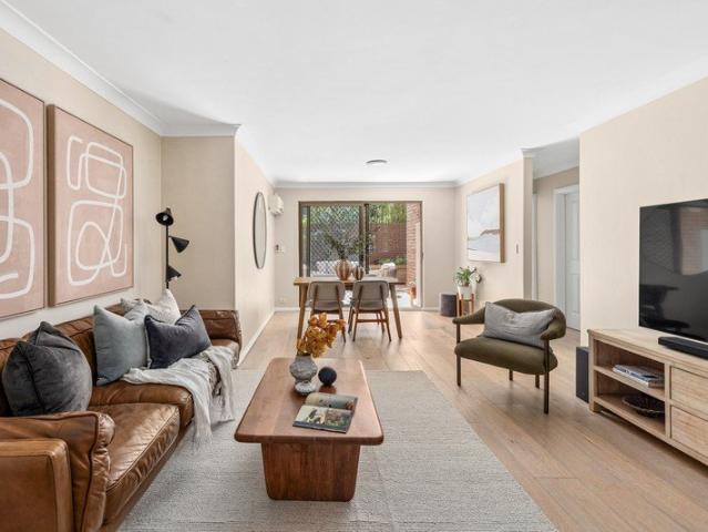 Courtyard home with house like appeal and lock up garage