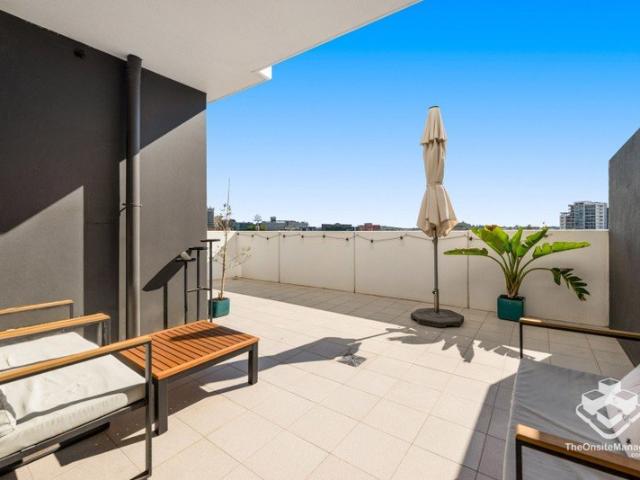 Courtyard Unit with Fantastic Views