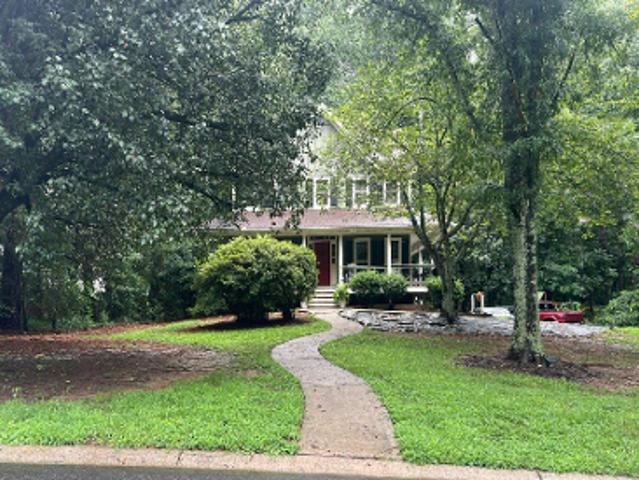 Cove Creek Ln