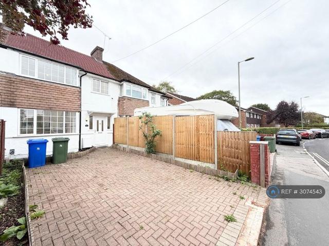 Cove Road, Farnborough, GU14 3 bed terraced house to rent £1,800 pcm £415 pw