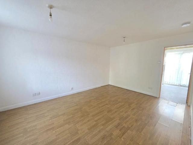 Covelees Wall, London, E6 3 bed terraced house to rent £2,800 pcm £646 pw