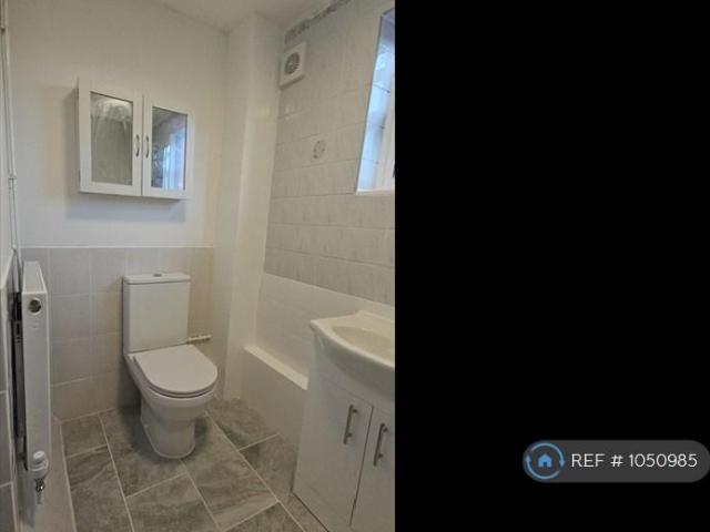 Coventry Close, Stevenage, SG1 3 bed terraced house to rent £1,550 pcm £358 pw