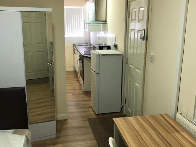 Coventry CV3 1 bed terraced house to rent £795 pcm £183 pw