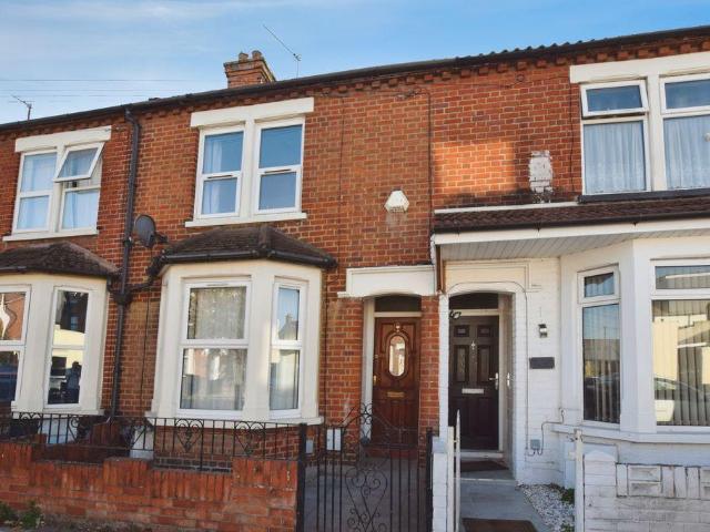 Coventry Road, Queens Park Area, Bedford 3 bed terraced house to rent £1,400 pcm £323 pw