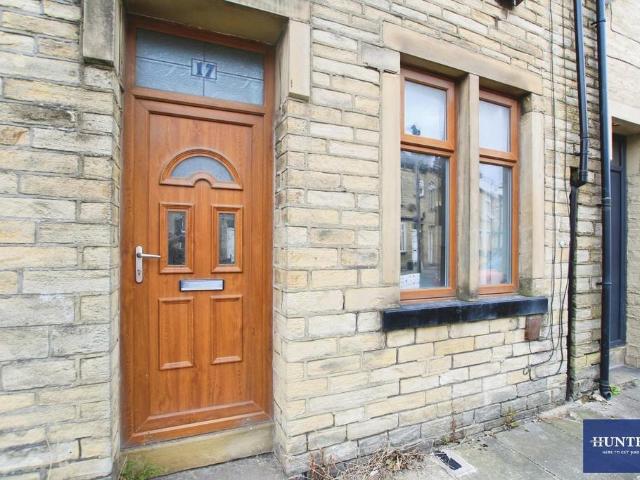 Coventry Street, Bradford BD4 3 bed terraced house to rent £850 pcm £196 pw