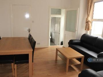 Coverton Road, London, SW17 5 bed flat to rent £4,300 pcm £992 pw