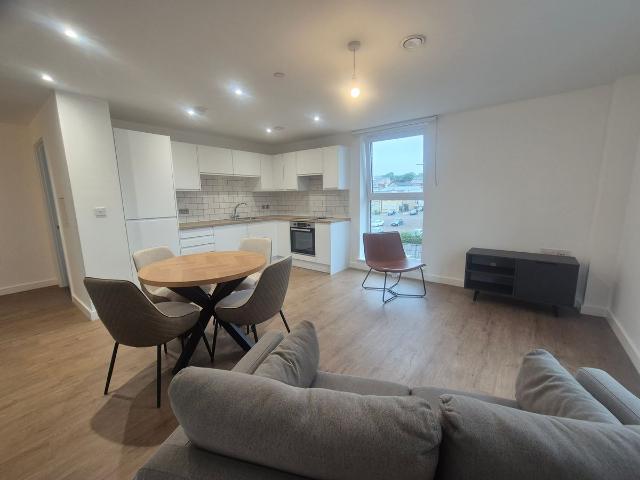 Cow Green, Halifax HX1, 2 bed flat to rent, £1,150 pcm | PrimeLocation