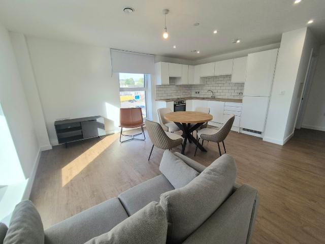 Cow Green, Halifax HX1, 2 bed flat to rent, £1,195 pcm | PrimeLocation