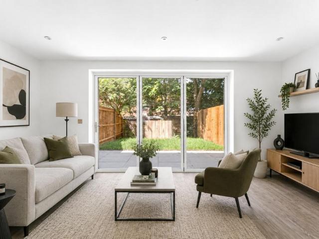 Cowan Gardens, North Gate Park. 4 bed terraced house to rent £3,500 pcm £808 pw