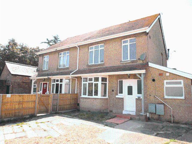 Coward Road, Alverstoke, Gosport. 3 bed semi detached house to rent £1,500 pcm £346 pw