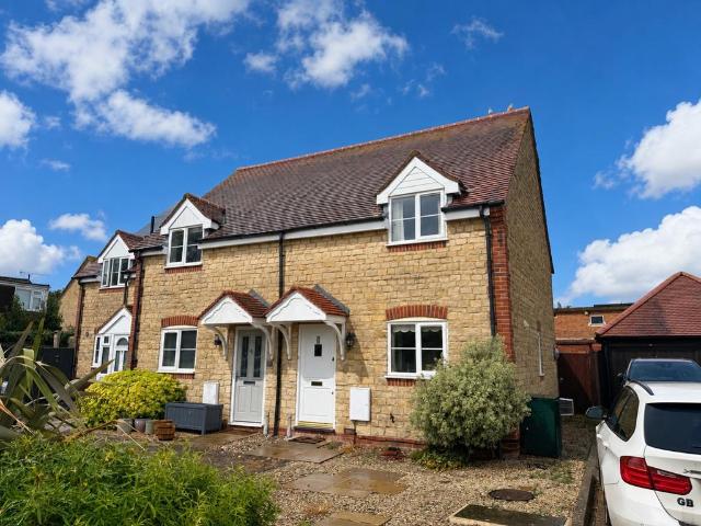 Cowderoy Place, Stanford in the Vale 2 bed end of terrace house to rent £1,400 pcm £323 pw