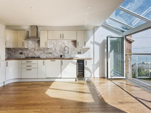 Cowes, PO31 4 bed house to rent £1,475 pcm £340 pw