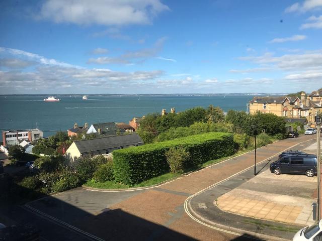 Cowes PO31, 4 bed property to rent, £1,475 pcm | PrimeLocation