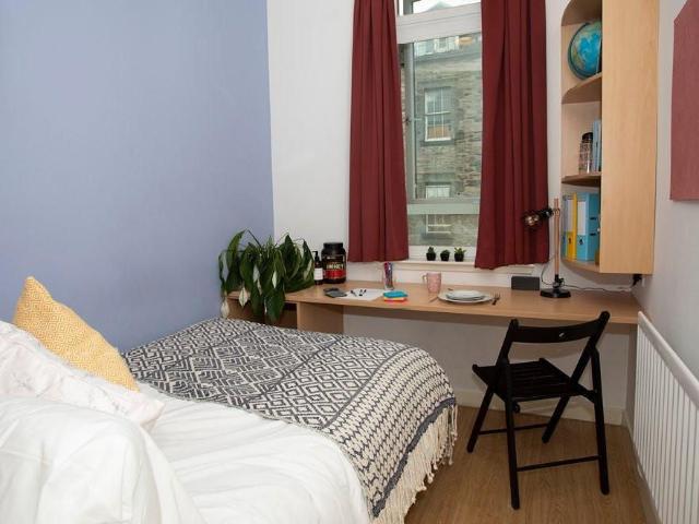 Cowgate, Edinburgh EH1, 1 bed flat to rent, £953 pcm | PrimeLocation