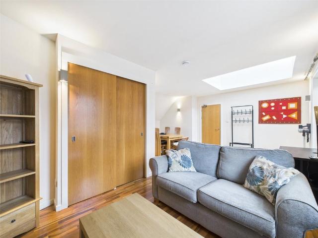 Cowgatehead, Edinburgh, Edinburgh, EH1 1 bed apartment to rent £1,100 pcm £254 pw