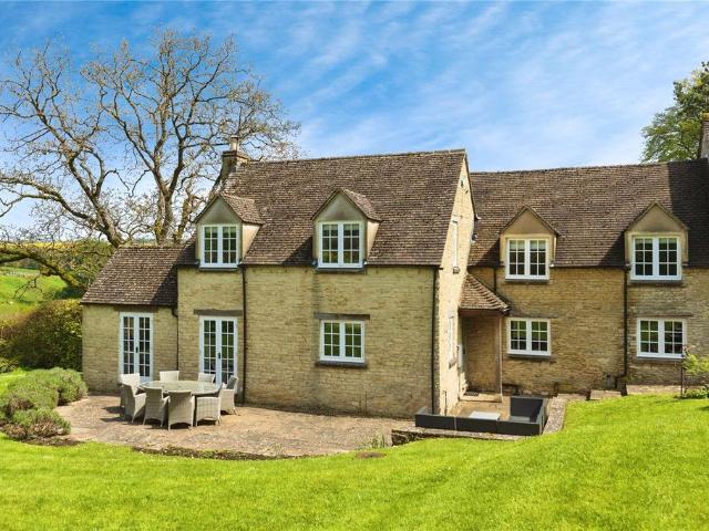 Cowley, Cheltenham, Gloucestershire. 3 bed semi detached house to rent £3,500 pcm £808 pw