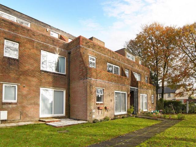 Cowley Close, Dorchester, DT1 2 1 bed apartment to rent £825 pcm £190 pw