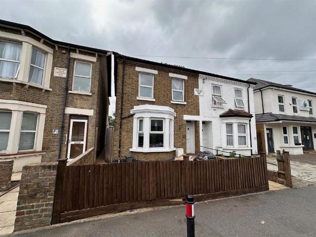 Cowley Mill Road, Uxbridge 4 bed semi detached house to rent £2,100 pcm £485 pw
