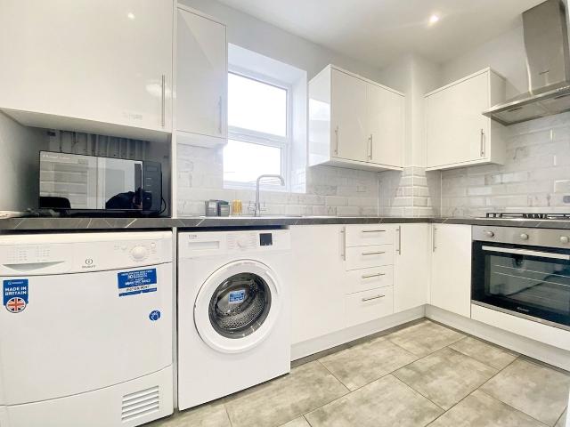 Cowley Road, Uxbridge UB8, 5 bed flat to rent, £3,400 pcm | PrimeLocation