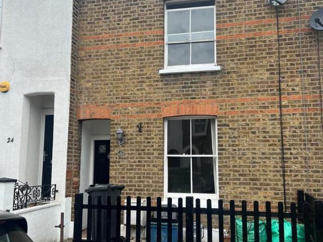 Cowley Road, Wanstead 2 bed terraced house to rent £2,250 pcm £519 pw