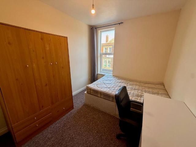 Cowley Road, Oxford, OX4 1 bed in a house share to rent £825 pcm £190 pw