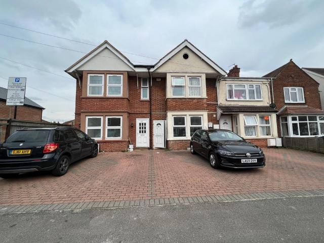Cowley Road, Oxford, Oxfordshire, OX4 3 bed end of terrace house to rent £2,250 pcm £519 pw