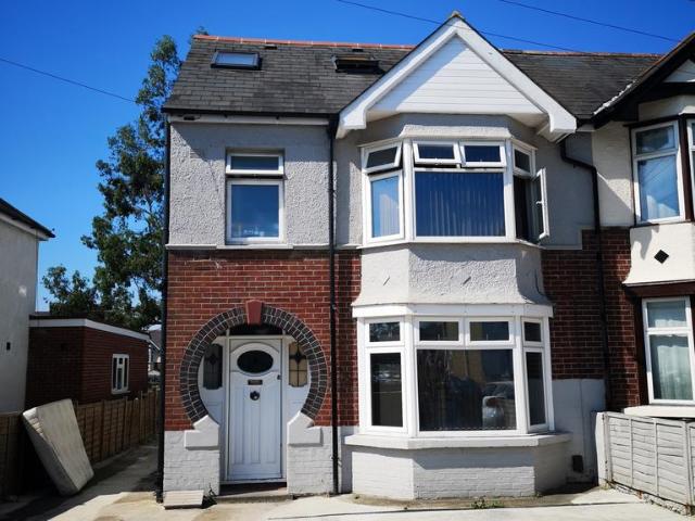 Cowley Road, Oxford, Oxfordshire, OX4 6 bed end of terrace house to rent £3,900 pcm £900 pw