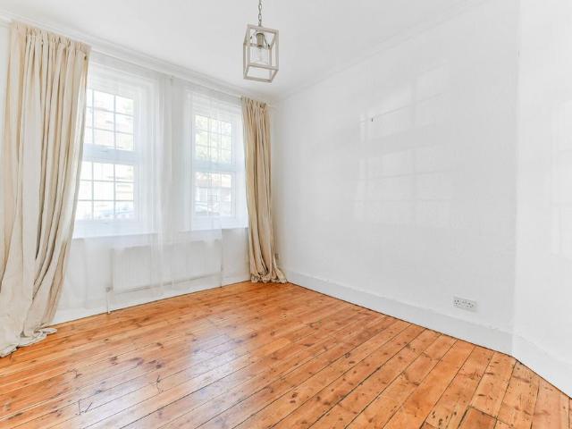 Cowper Avenue, Sutton, SM1 3 bed end of terrace house to rent £2,300 pcm £531 pw