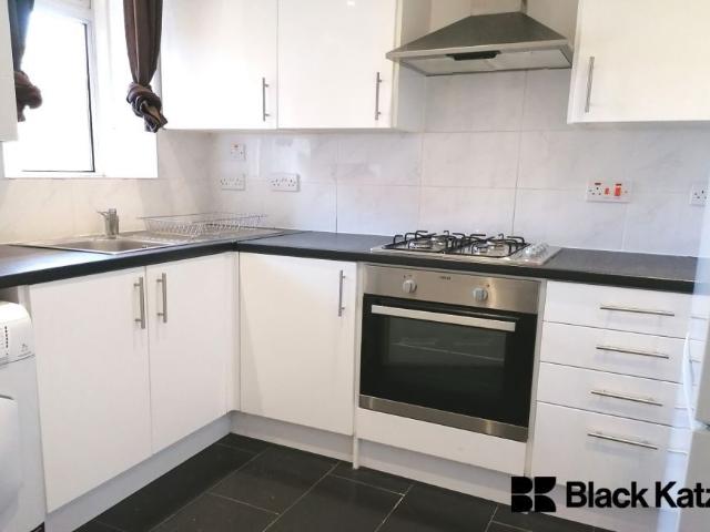 Cowper House Browning Street, Elephant And Castle SE17, 3 bed flat to rent, £2,773 pcm | PrimeLocation