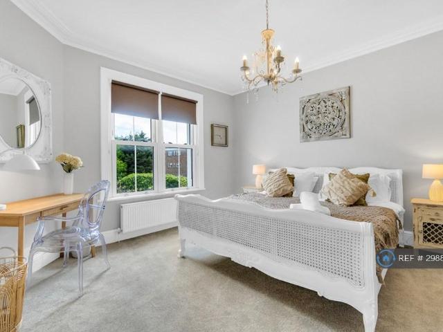 Cowper Road, Worthing, BN11 3 bed flat to rent £2,550 pcm £588 pw
