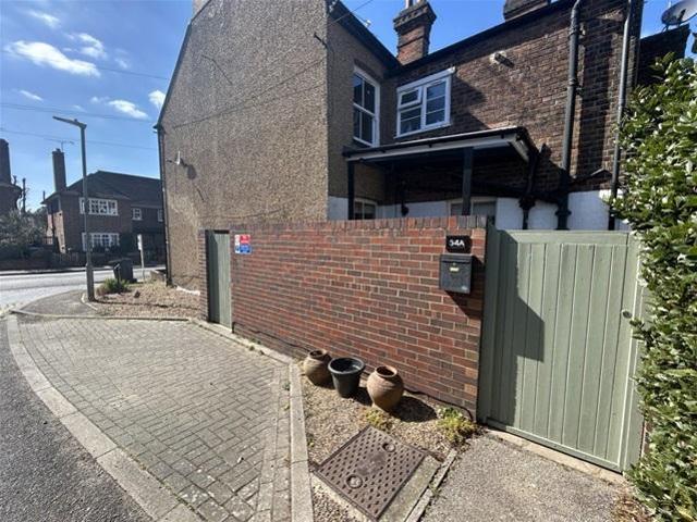 Cowper Road, Harpenden 3 bed flat to rent £1,800 pcm £415 pw