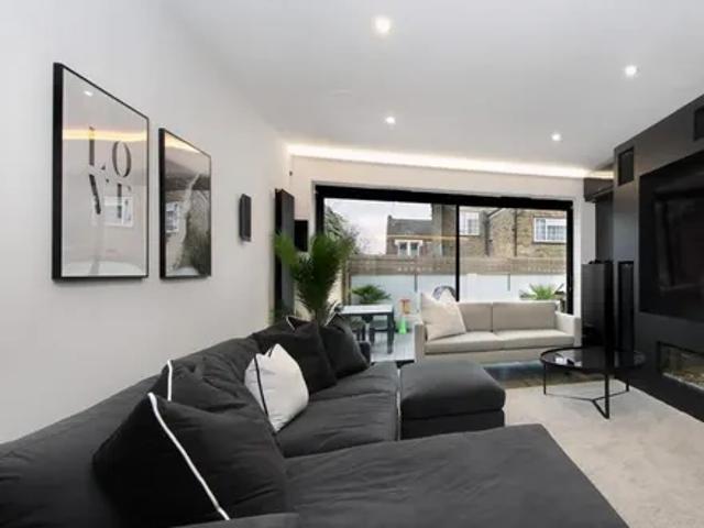 Cowper Road, London, W3 6PZ, United Kingdom | 5 bed house for rent #139621097 | Rentberry