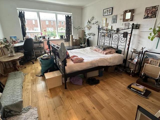 Cowper Road, Newington Green, N16 4 bed terraced house to rent £4,000 pcm £923 pw