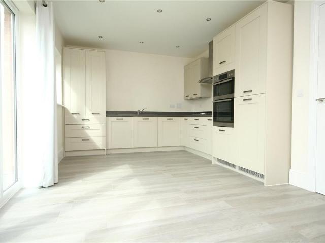 Cowslip Close, Cheltenham. 4 bed detached house to rent £2,750 pcm £635 pw