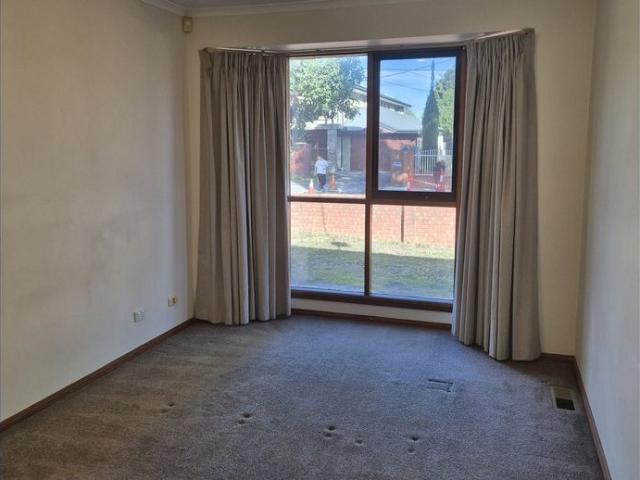Coxy and excellent home in Glen Waverly