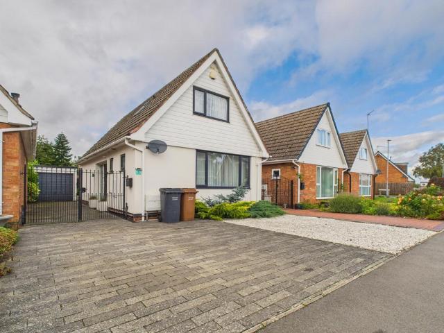 Cox Drive, Nottingham NG13 2 bed chalet to rent £1,300 pcm £300 pw