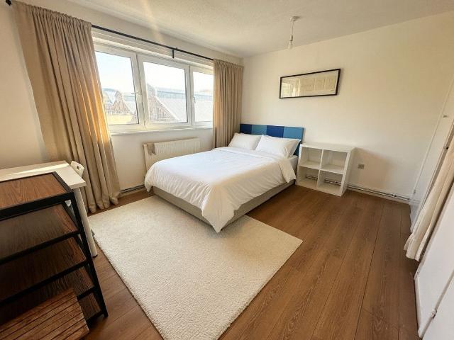 Cox House, Field Road, London W6, 3 bed flat to rent, £2,950 pcm | PrimeLocation