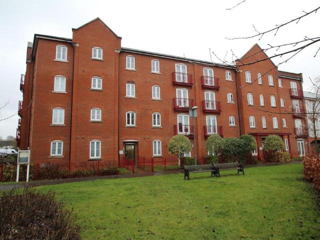 Coxhill Way, AYLESBURY 2 bed apartment to rent £1,300 pcm £300 pw