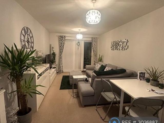Coxhill Way, Aylesbury, HP21 1 bed flat to rent £1,200 pcm £277 pw