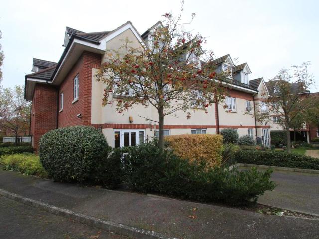 Coy Court, Aylesbury HP20, 2 bed flat to rent, £1,250 pcm | PrimeLocation
