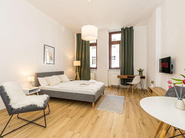 Cozy & Modern Apartment | 5 Min. from City centre| Clara Park, Leipzig Amsterdam Apartments for Rent
